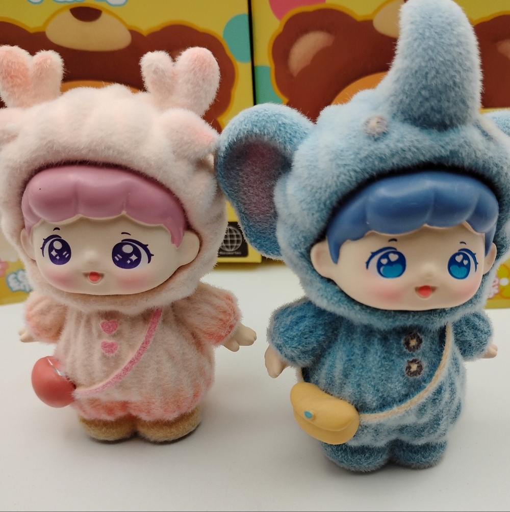 2 HeartWarming Party Figurines - Picture 4 of 6